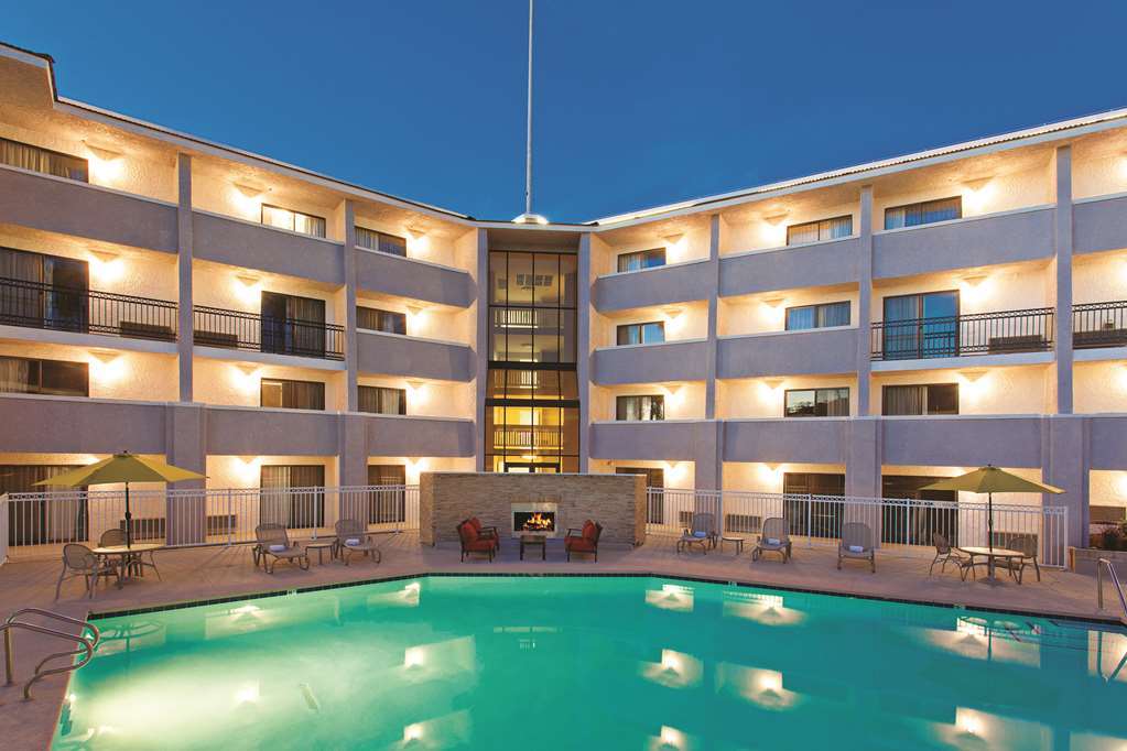 La Quinta By Wyndham Pomona Hotel Facilities photo